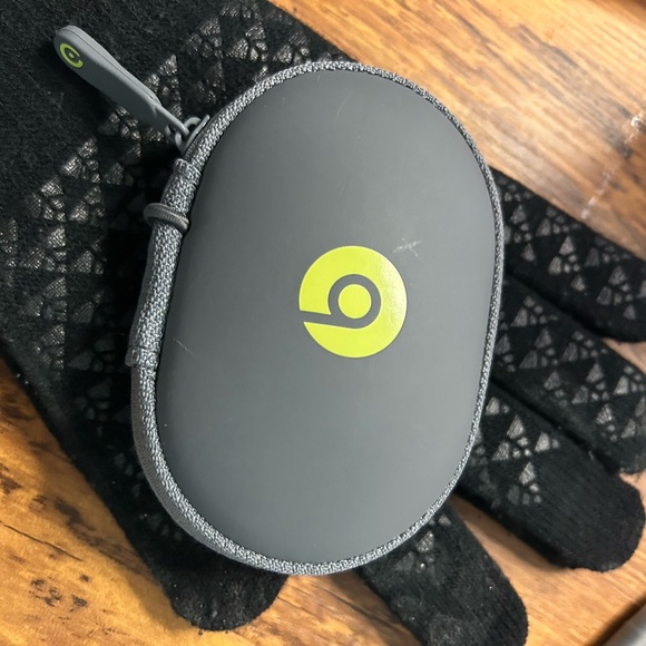 Dre power beats ear buds - Picture 2 of 2